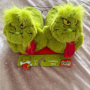 Grinch Kids Slippers with Red Accents